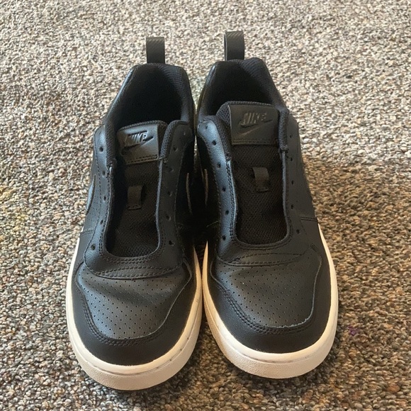 Does shoes have only been worn twice and they’re in great condition - Picture 3 of 8